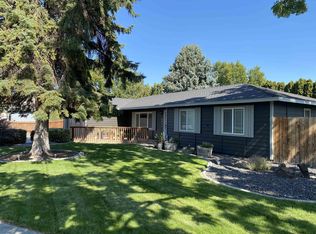 8908 W Deschutes Dr, Kennewick, WA 99336