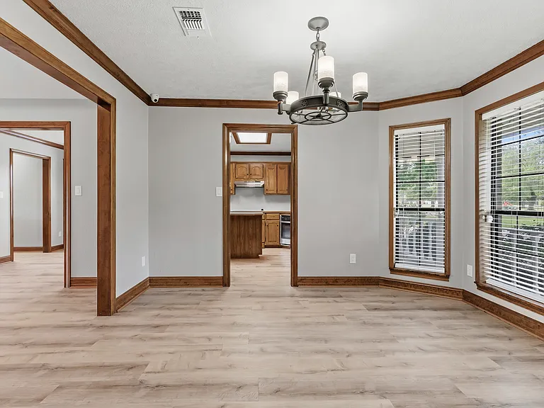 6970 Ellen Ln — Photo 7