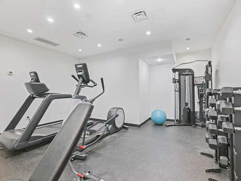 3443 Bathurst St #405 — Photo 29