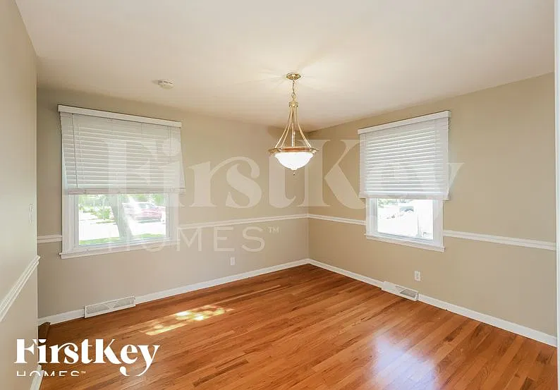 4 bed, 2.5 bath, 2581 sqft, $3,105 — Photo 4