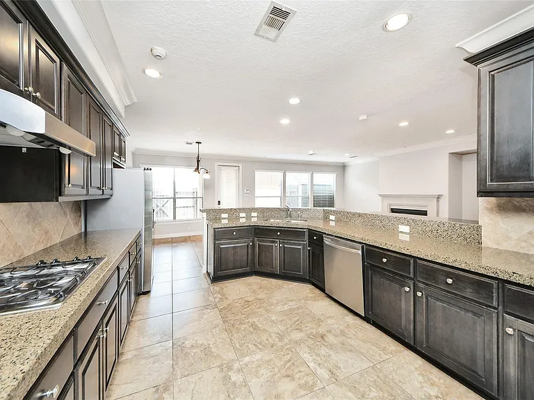 2046 Palm Forest Ln — Photo 13