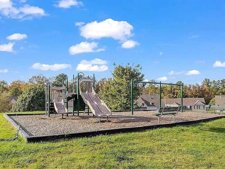 2720 Gross Ave — Photo 32