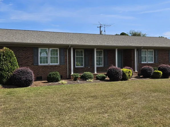 1020 Birchwood Dr, Nashville, NC 27856