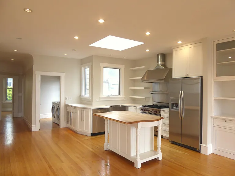 2718 McAllister St — Photo 2