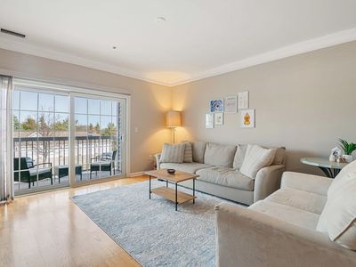 204 Clocktower Dr #202, Waltham, MA, 02452