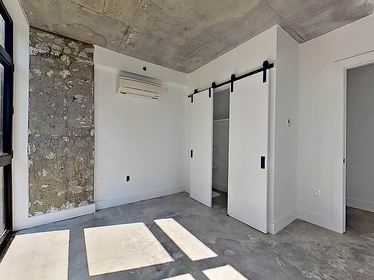 27 Montrose Ave #4H — Photo 13