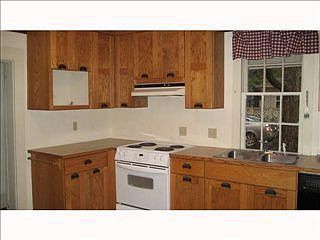 4th image of 332 E College St