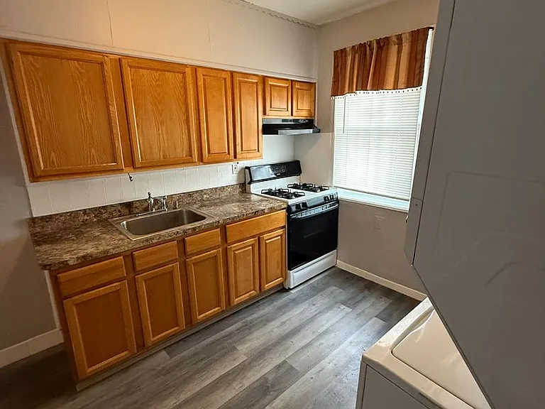 5753 N Beechwood St — Photo 37