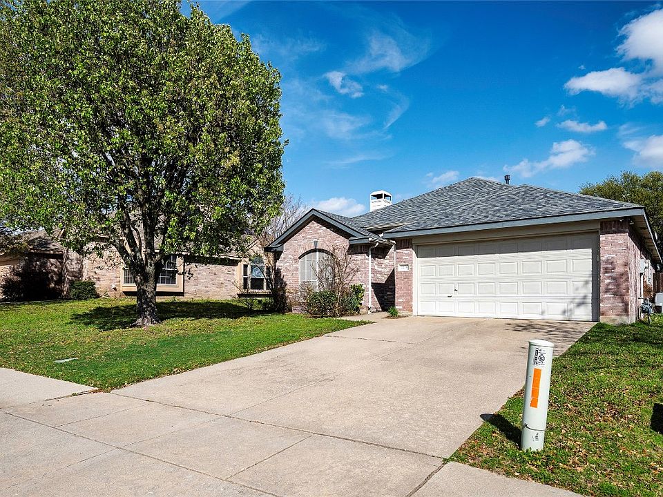 1st image of 2218 Spruce Cir