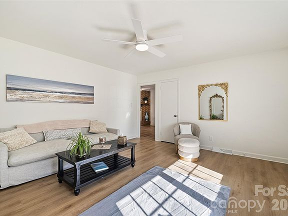 5th image of 16409 Thompson Rd