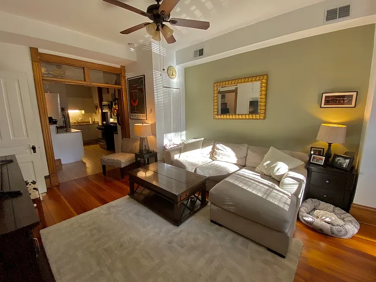 1925 N Honore St #1 — Photo 2