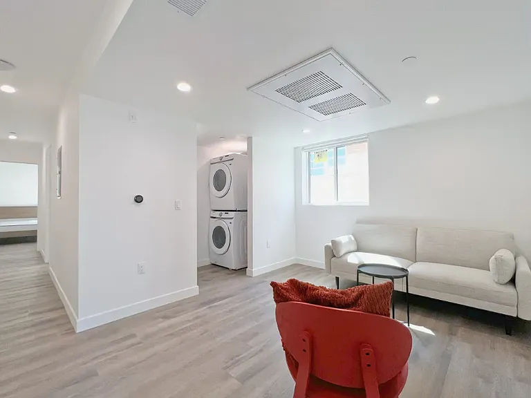 1361 W 35th St — Photo 10