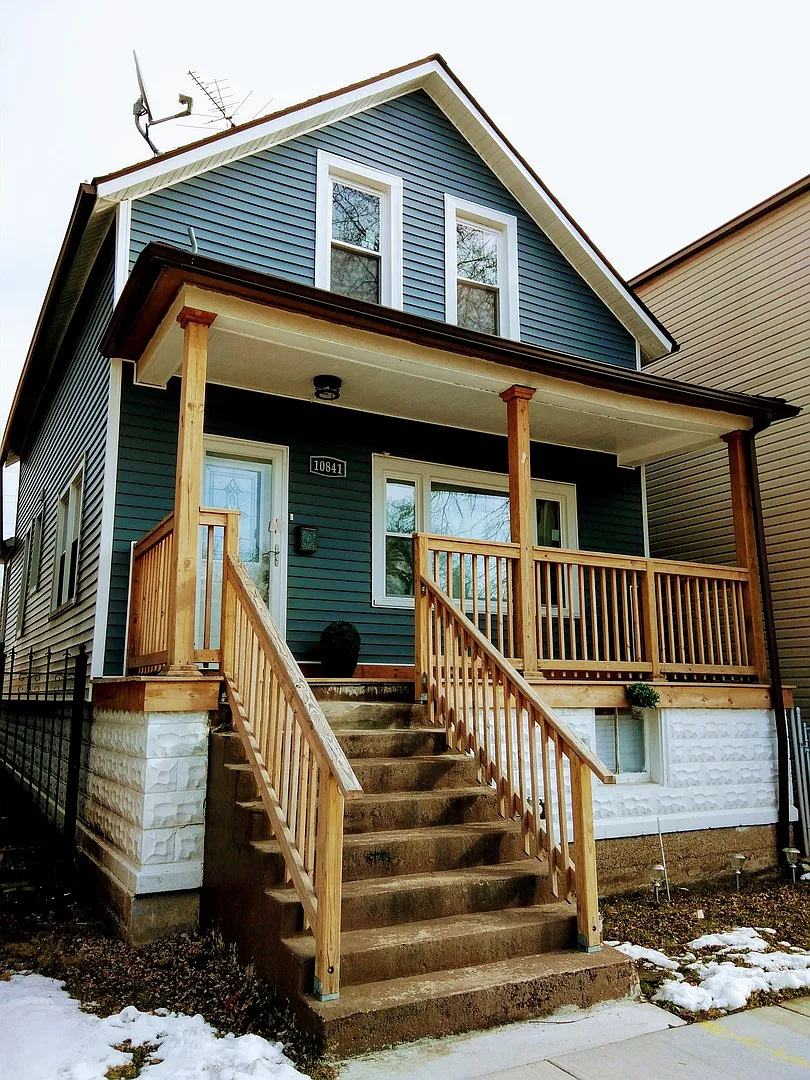 10841 S Hoxie Ave photo 1