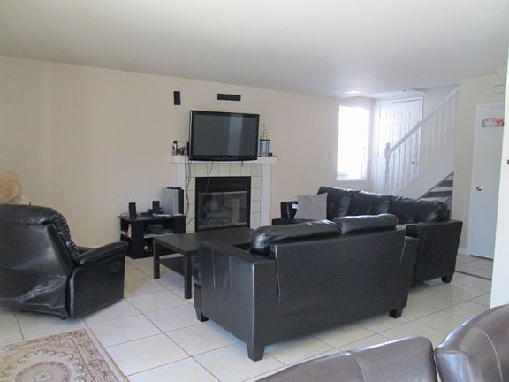 3rd image of 4916 Camino Royale Dr