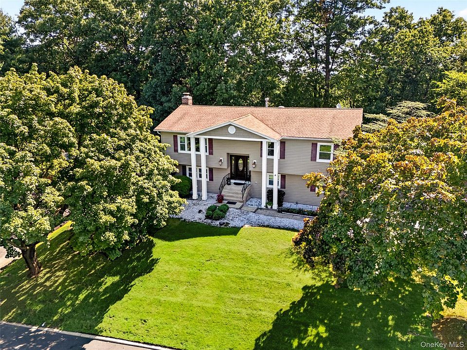 1st image of 4 Rockridge Drive