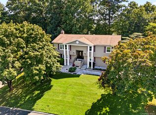 4 Rockridge Dr, Thiells, NY 10984