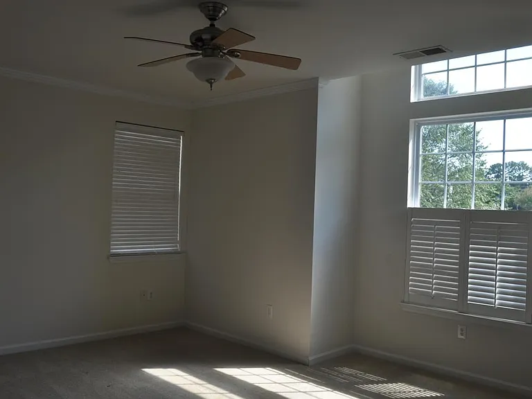 1027 Central Park Cir — Photo 5