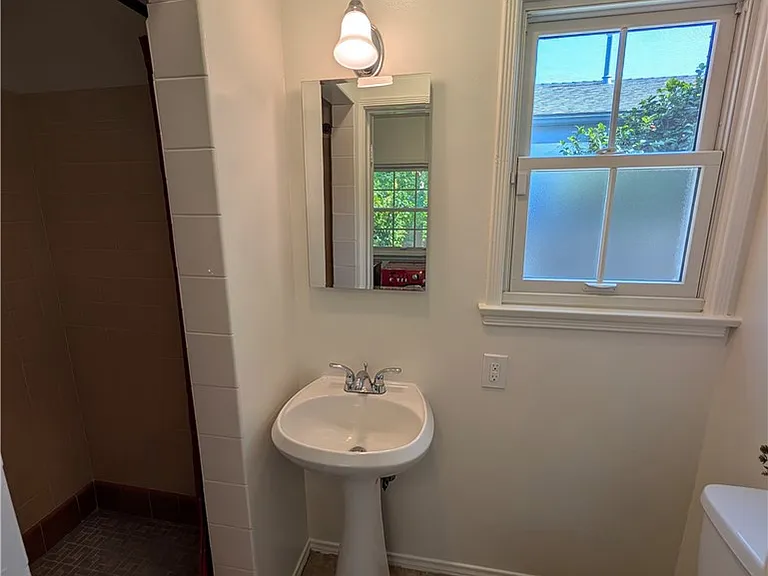 582 N Sunnyslope Ave — Photo 21