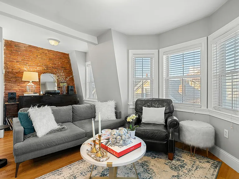 7 Brewster St #3 — Photo 4