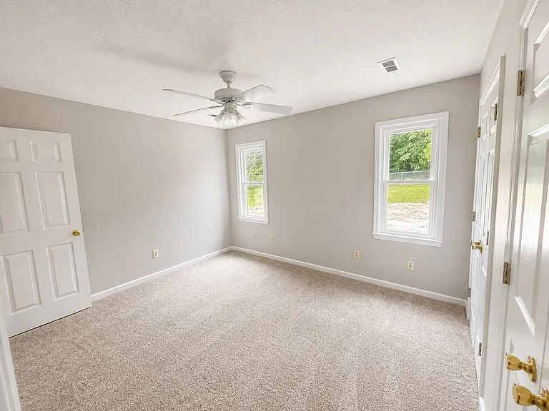 633 Winthrop Ct — Photo 10