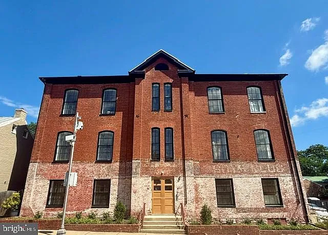 101 W South St
