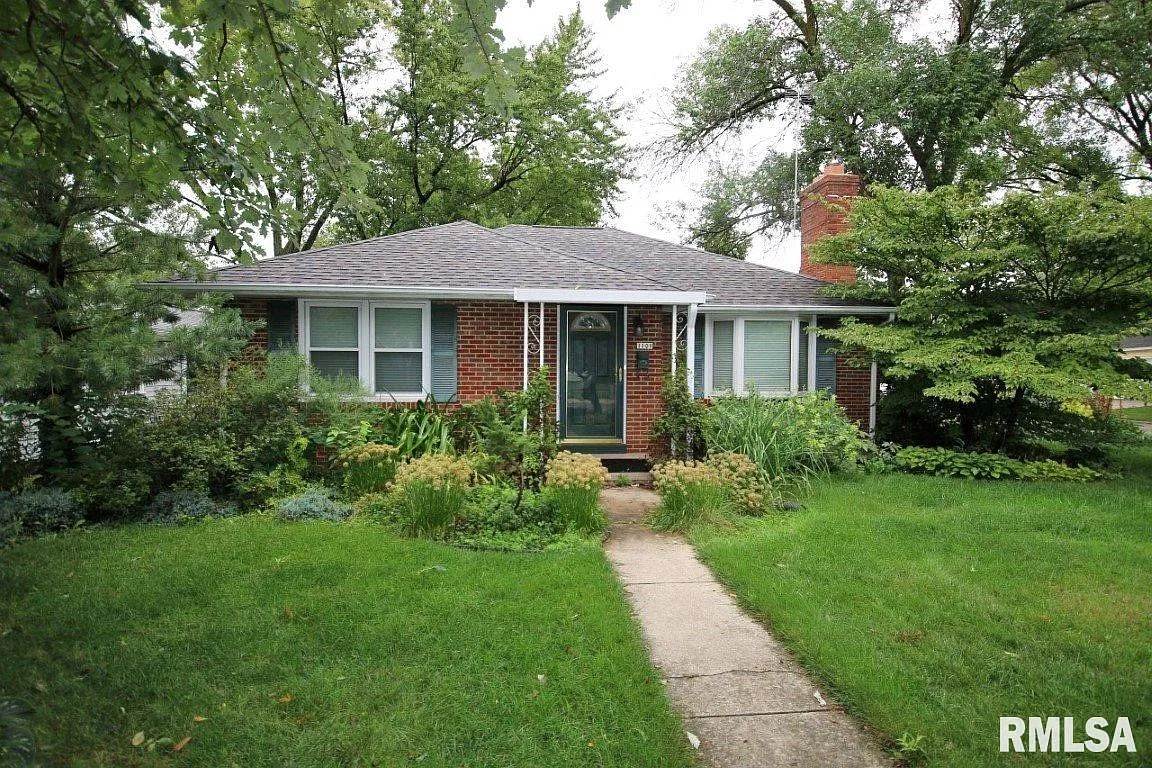 1109 E Tripp Ave photo 1