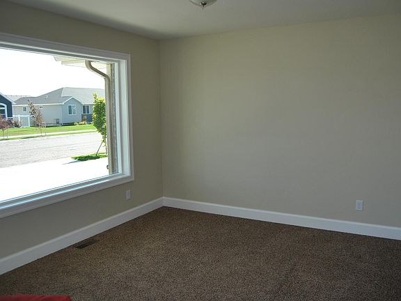 4th image of 1189 N Robins Ave