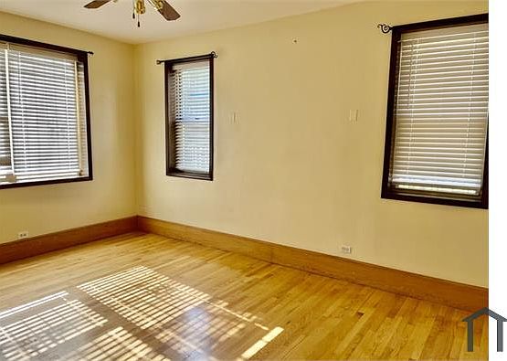 3rd image of 7558 S Essex Ave APT G