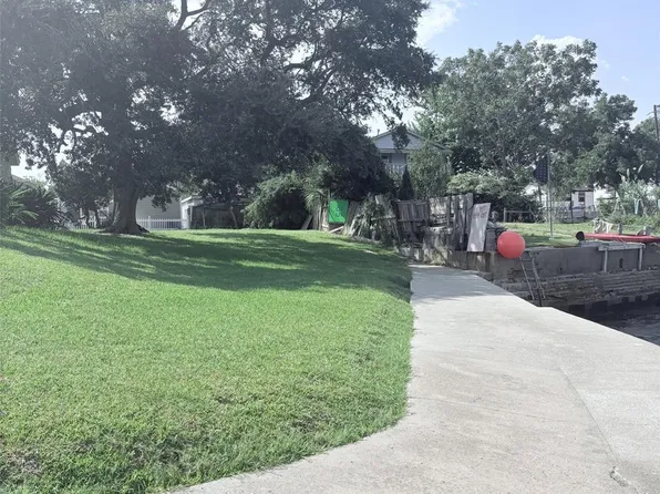 6 Pine Bluff St, La Porte, TX 77571