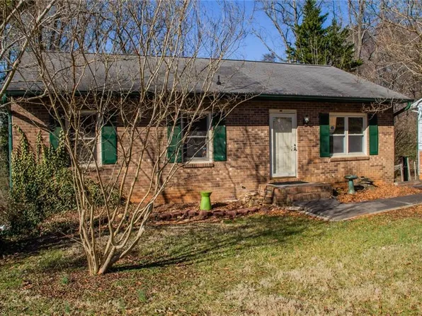 516 Heatherton Ln, Rural Hall, NC 27045