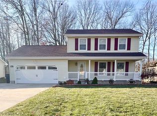 192 Country Green Dr, Youngstown, OH