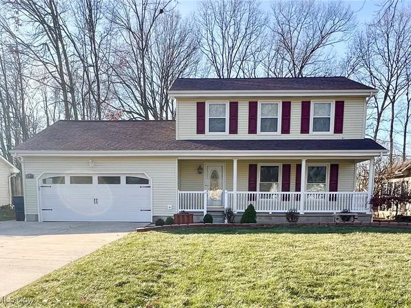 192 Country Green Dr, Youngstown, OH 44515