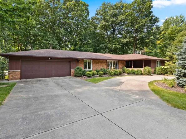 2450 Hillside Ln, Green Bay, WI 54302