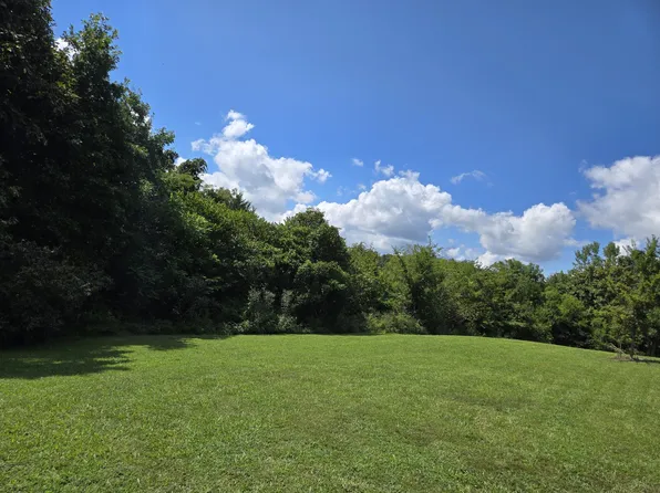 9 Dickens Hill Rd, Bradyville, TN 37026
