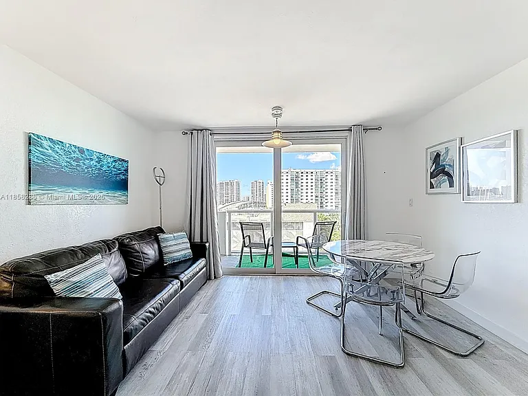 19201 Collins Ave #636 — Photo 10