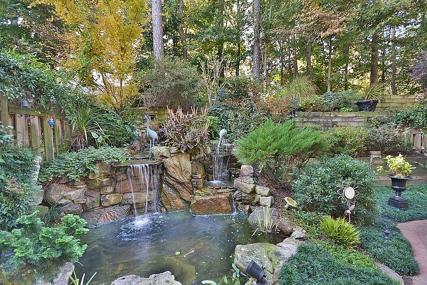 Backyard w/waterfall