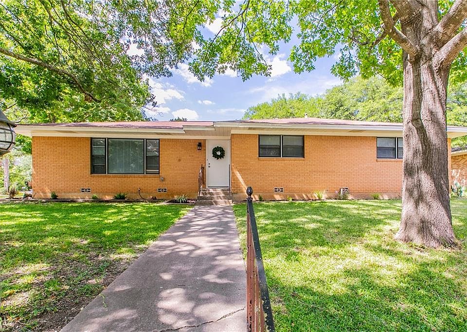 1st image of 2733 Rockview Dr
