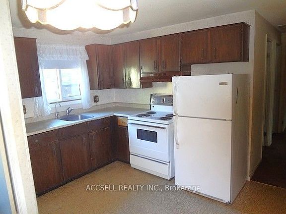 3rd image of 28 Harcourt Cres