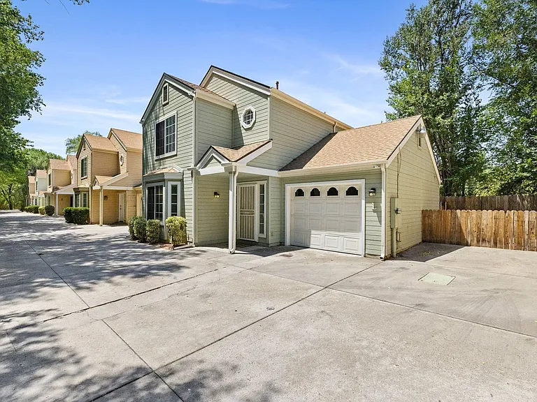 741 Gail Gardner Way #L — Photo 5