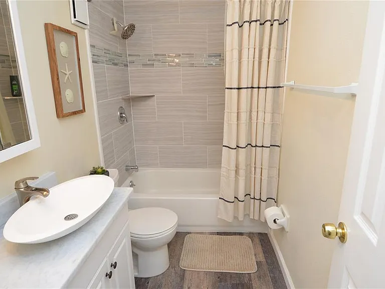 121 Seahorse Dr SE #C — Photo 44