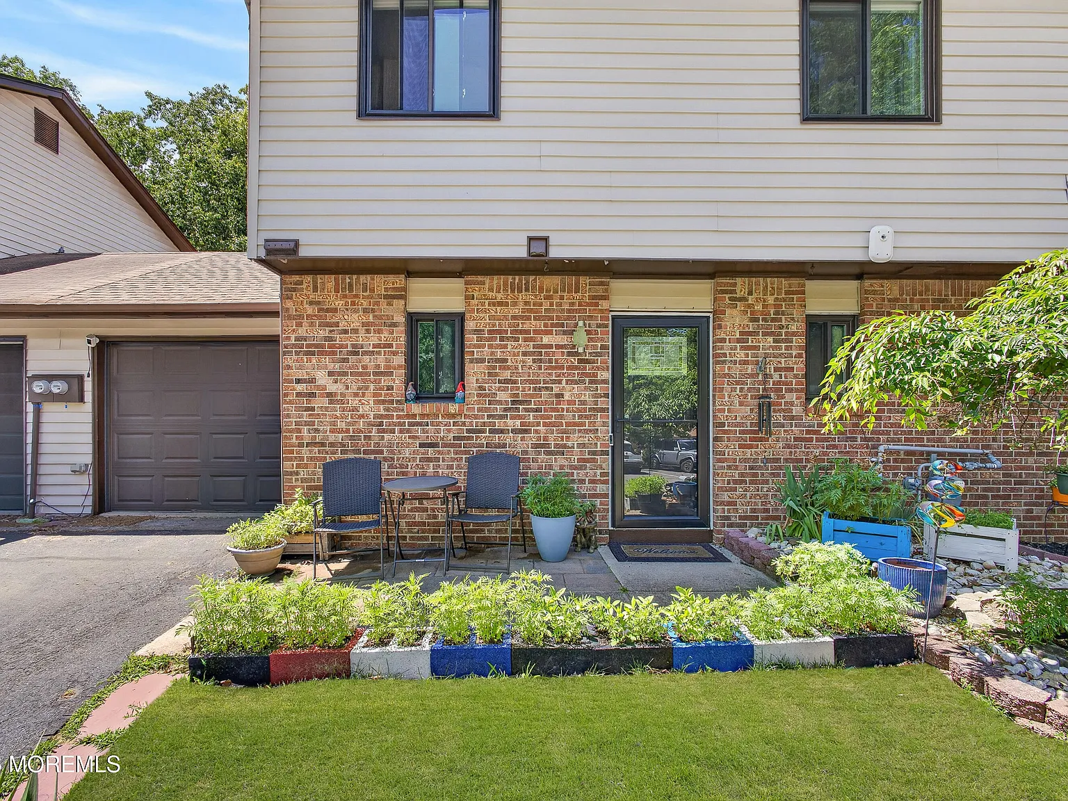 3 bed, 1.5 bath, 1276 sqft, $3,000 — Photo 1