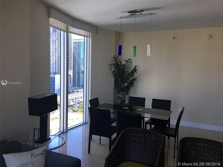 185 SW 7th St #1511 — Photo 3