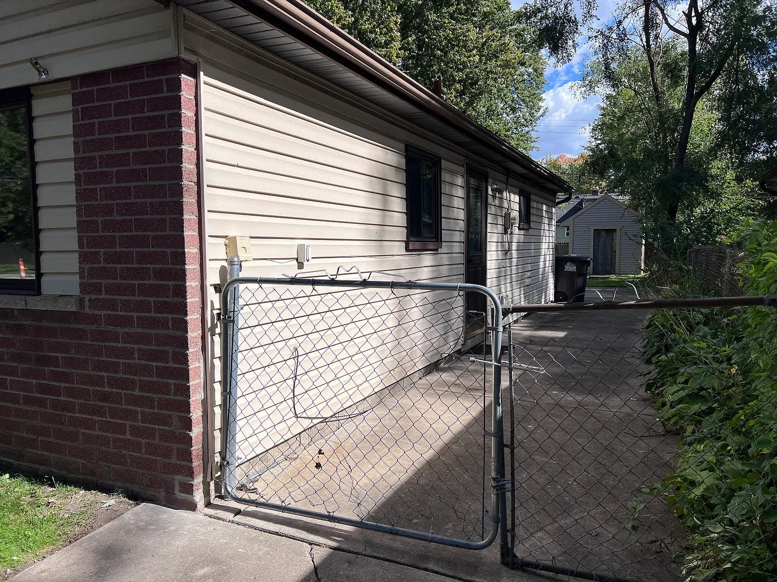 3 bed, 969 sqft, $1,350 — Photo 2