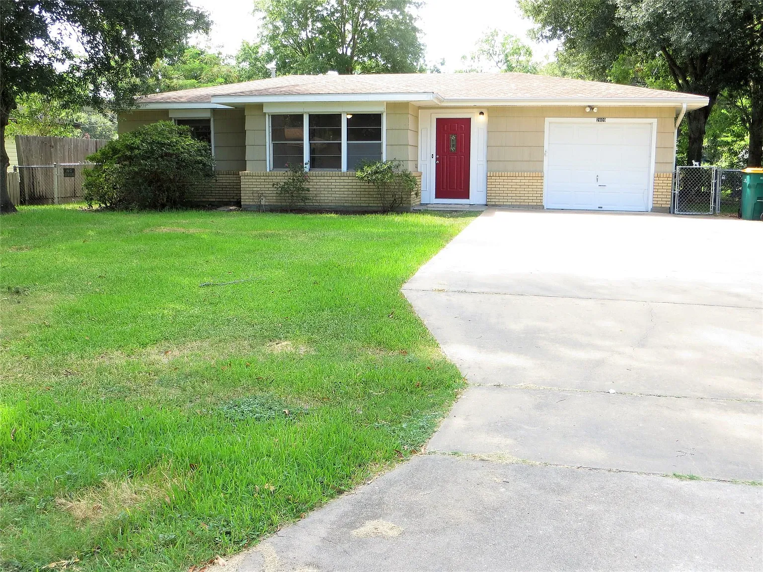 3 bed, 2.0 bath, 1739 sqft, $1,875 — Photo 2