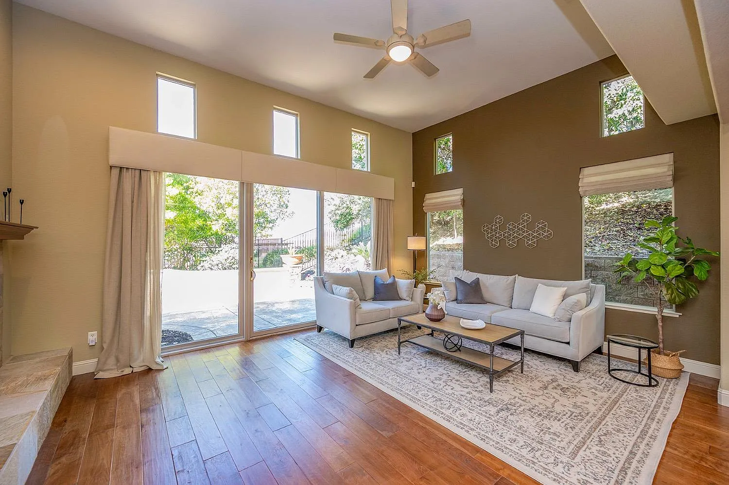 1018 Gamay Dr photo 1