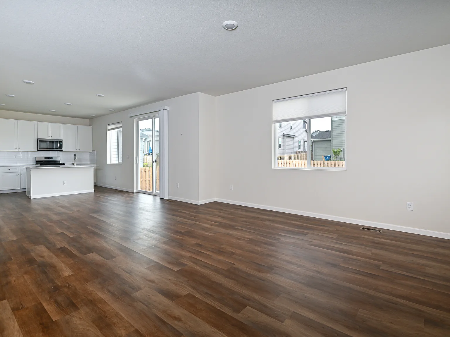 12406 E 102nd Ave — Photo 3