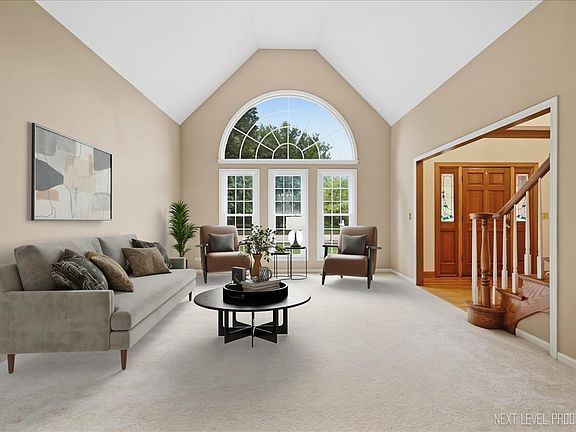 2nd image of 1002 Thoroughbred Cir