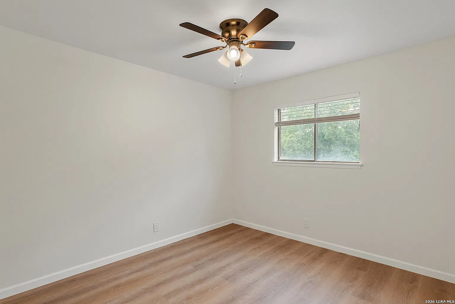 5 bed, 1342 sqft, $1,850 — Photo 3