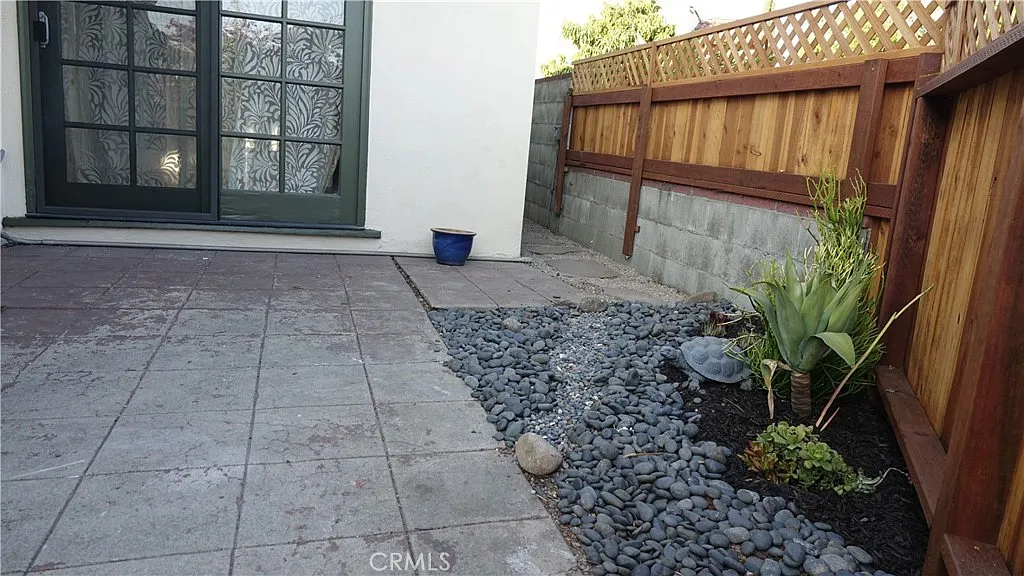 2 bed, 776 sqft, $3,200 — Photo 3