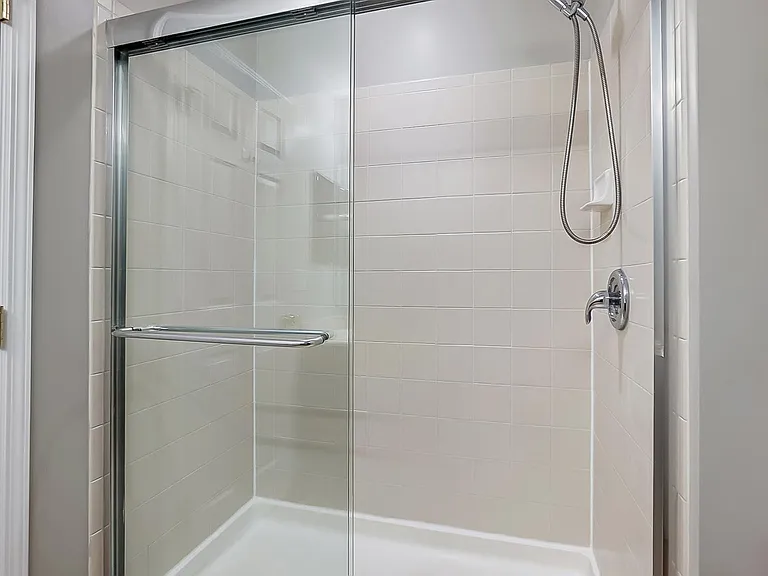 1442 Observatory Dr — Photo 22